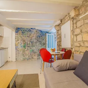 https://honey-art-apartment.primorje-gorskikotar.com