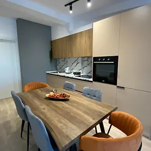  Апартаменты Brand New Apts Located At The City's Main Square-100 Mbs Wifi