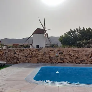 https://historica-villa-con-molino-de-viento.in-canary-islands.com