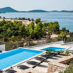 https://camp-panorama.hotelinzadar.com